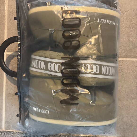 NWT/NIB MOON BOOT - short - SZ 10-11.5 - green khaki - Picture 4 of 4